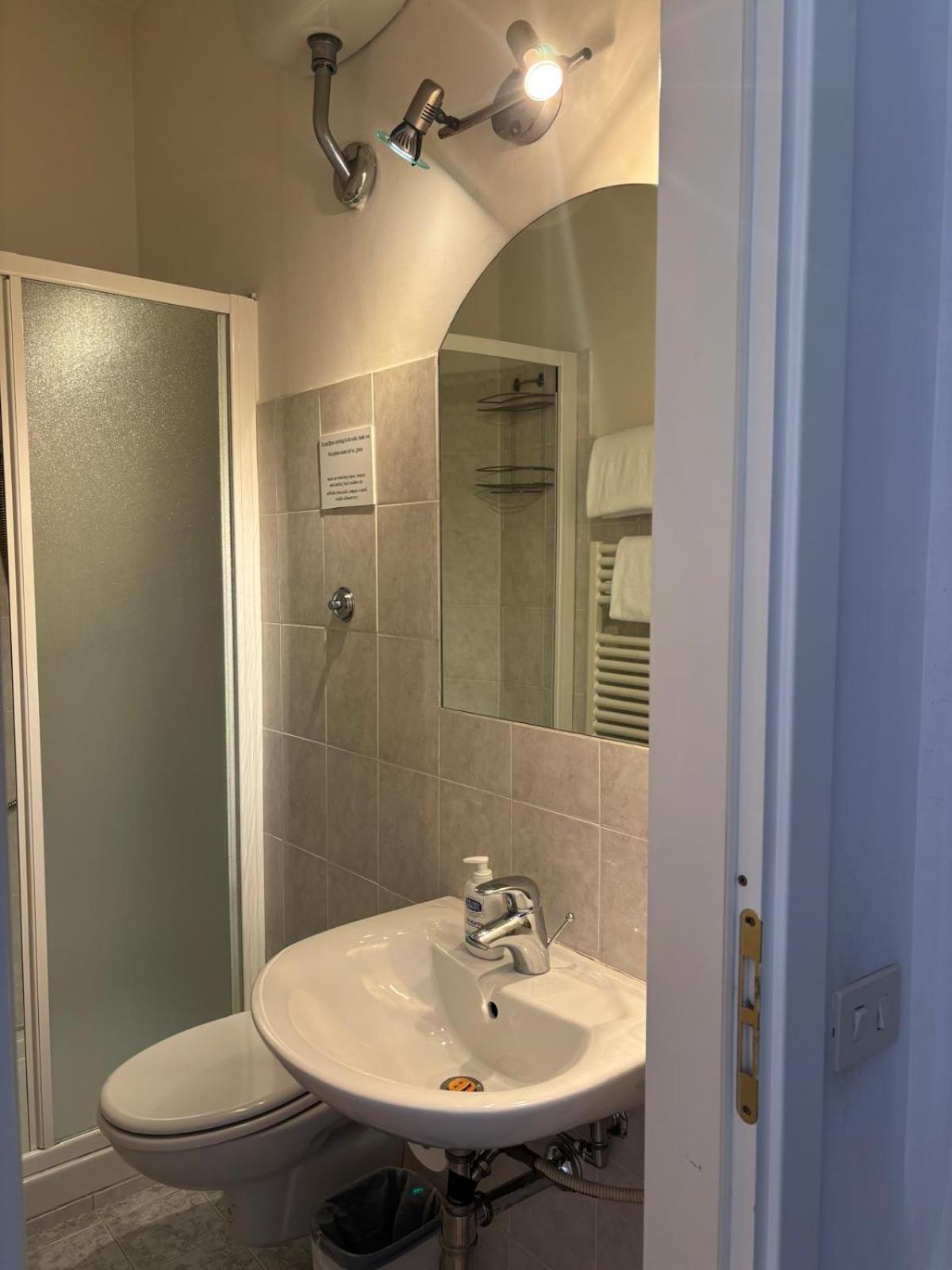 Hotel Girasole House Florenz Zimmer foto